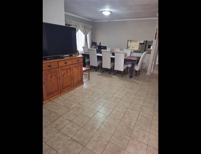 3 BEDROOM TOWNHOUSE FOR SALE IN FAERIE GLEN